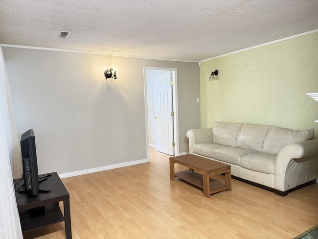 Photo du bâtiment - 8655 Gilley Ave