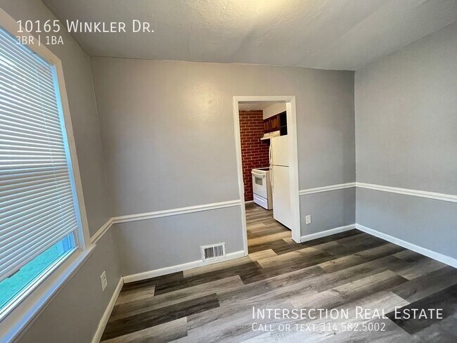 Building Photo - Spacious 3 Bedroom w/ Big Backyard, Finish...