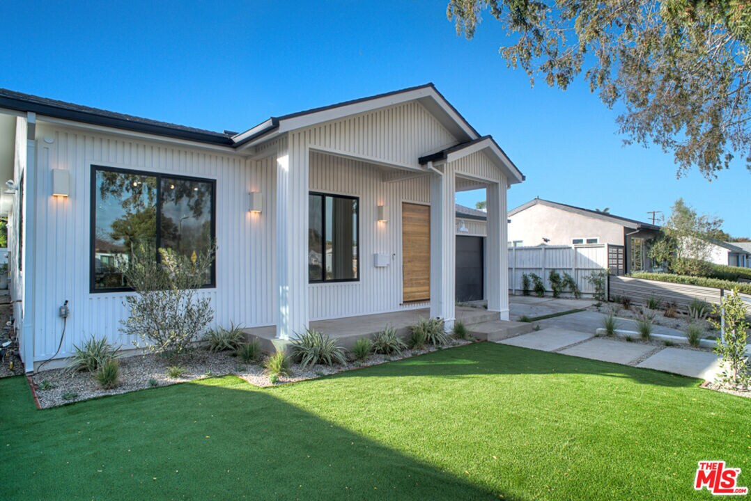 Foto principal - 8215 Osage Ave