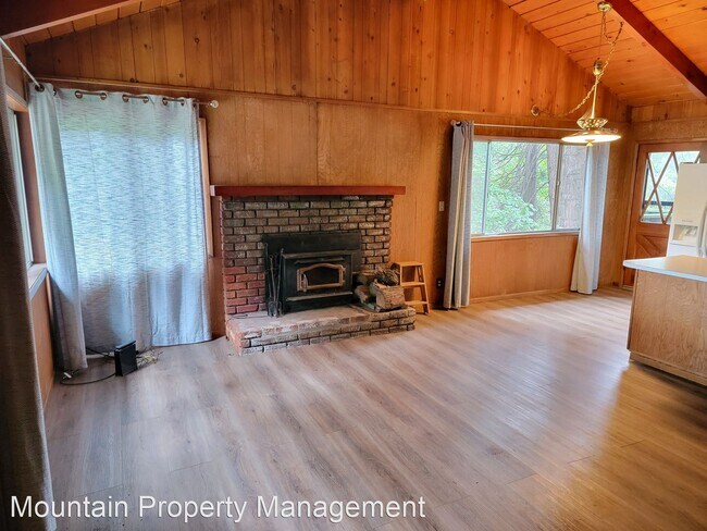 Foto del edificio - 3 br, 2 bath House - 22852 Crest Forest Dr