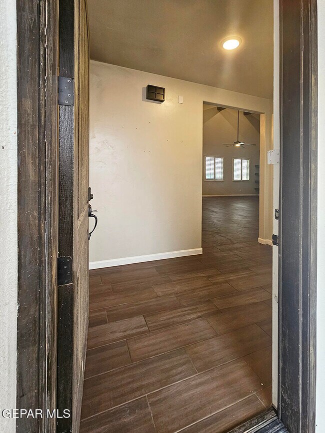 Foto del edificio - 13185 Tiverton Rd