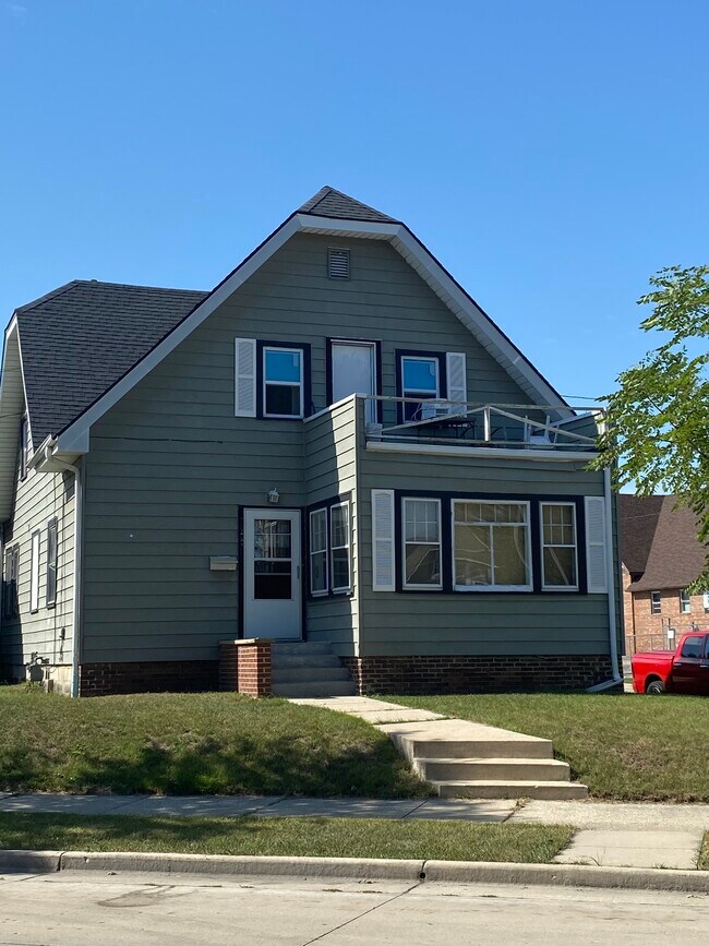Building Photo - 2400 Taylor Ave