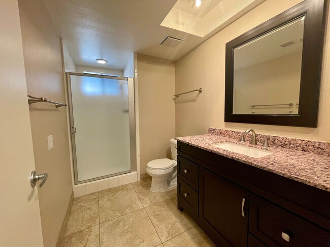 Foto del edificio - COMING SOON!!! LOVELY 2 Bed/2 Bath Condo Across From The River!!!