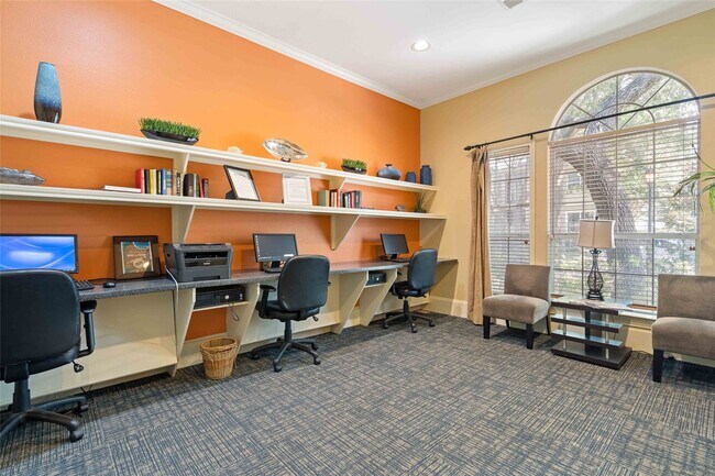 Foto del edificio - 2400 Spring Rain Dr