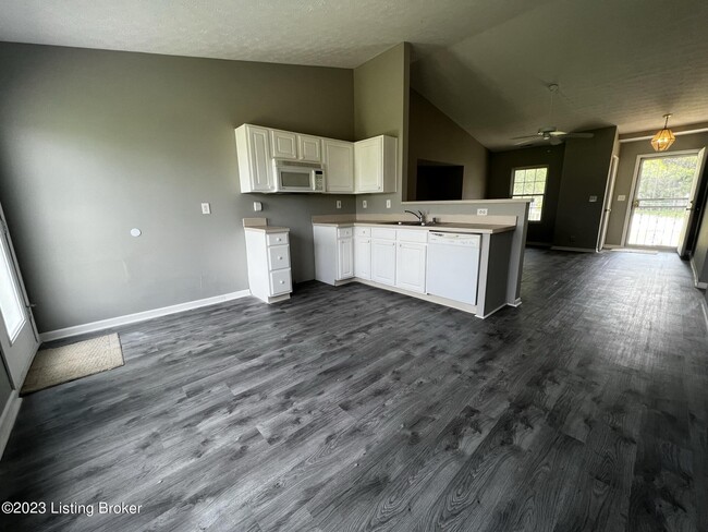 Building Photo - 6526 Hunters Creek Blvd