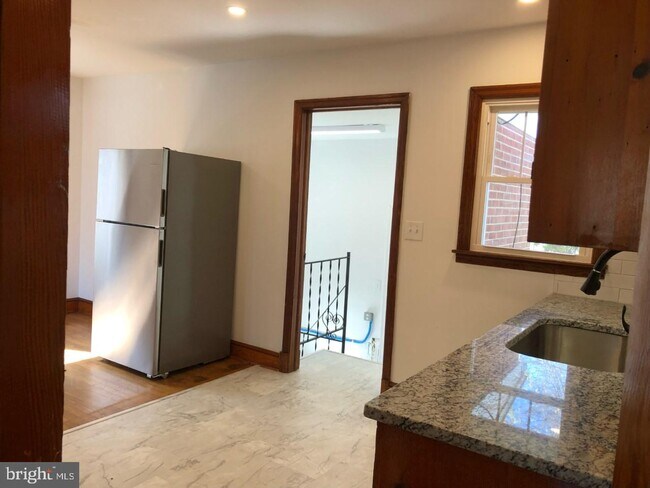 Foto del edificio - 204 N Madison St
