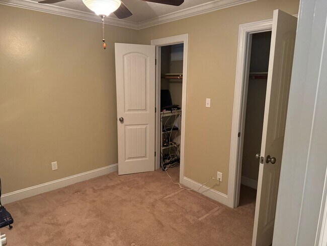 Foto del edificio - 3 bedroom, 2 1/2 bath beautiful home