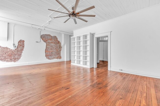 Building Photo - 2553 Broad Ave