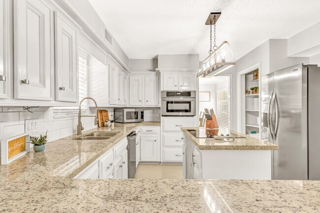 Foto del edificio - 5421 Blue Haven Dr