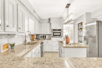 Building Photo - 5421 Blue Haven Dr