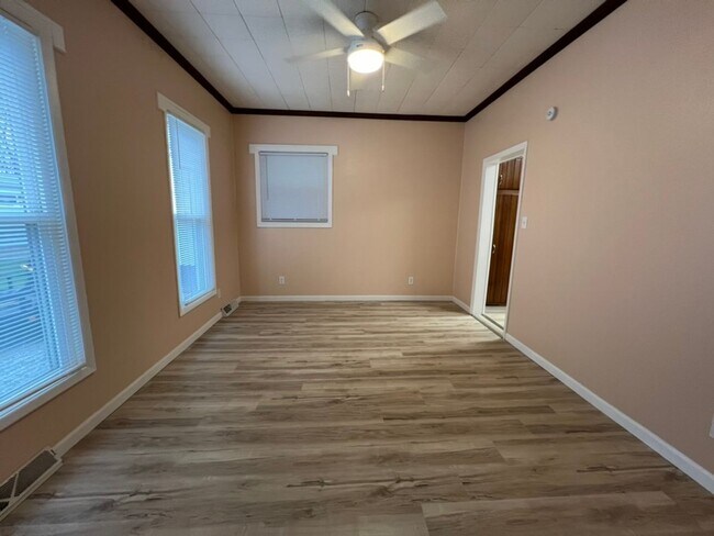 Foto del edificio - Newly Remodeled 4 Bed House Available Now!