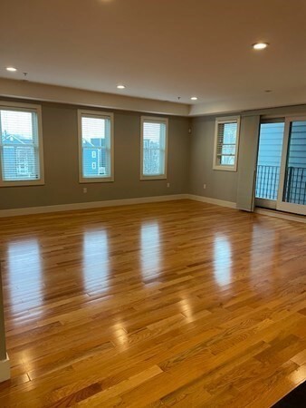 Foto del edificio - 339 W Broadway