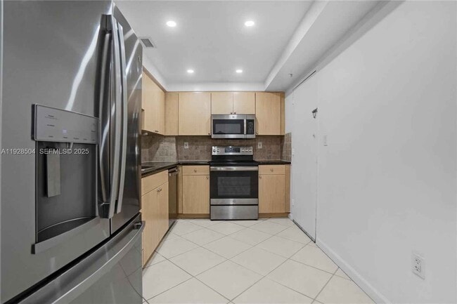 Foto del edificio - 10350 W Bay Harbor Dr