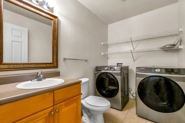 Foto del edificio - Updated Townhouse on South Crestview