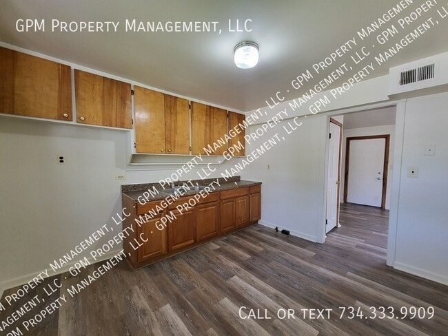 Building Photo - 2040 Dryden St