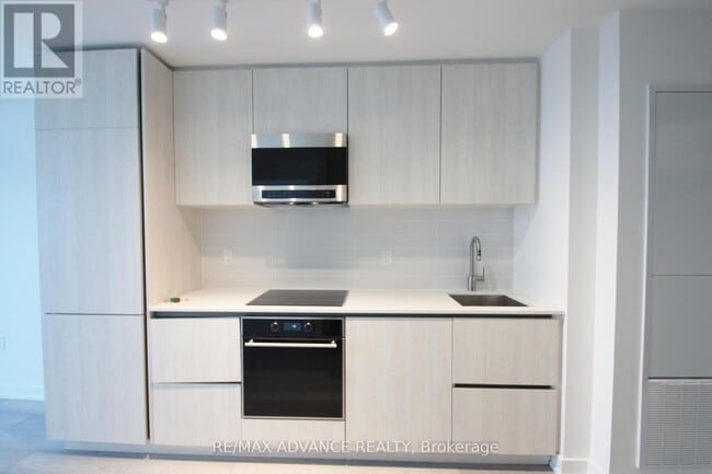 Photo du bâtiment - 110 Broadway Ave