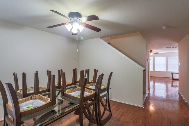 Foto del edificio - Beautifully crafted 4-2-2 home in the Keller area.
