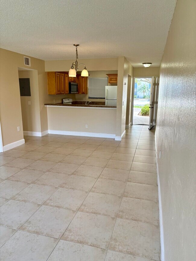 Foto del edificio - 1545 Lake Crystal Dr