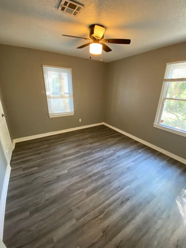 Foto del edificio - 210 W Jacobs Dr