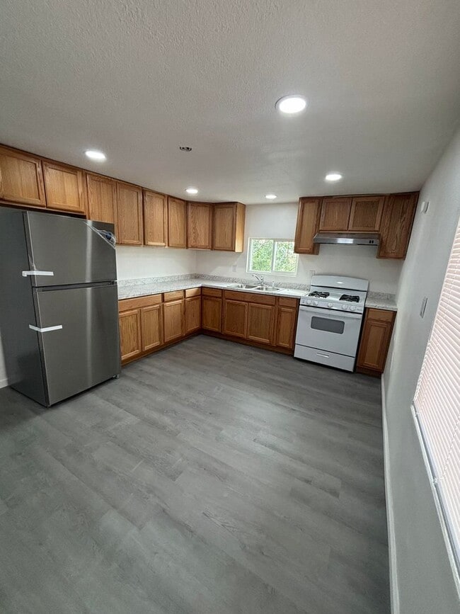 Foto del edificio - 232 W Barbara St