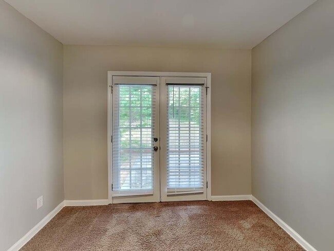 Building Photo - 2818 Rainforest Dr
