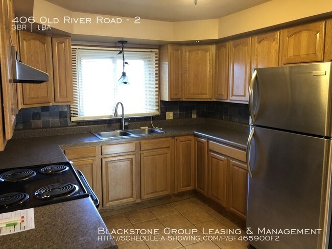 Foto del edificio - 404-406 Old River Road