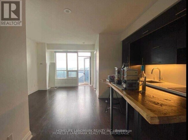 Building Photo - 5 Sheppard Ave E