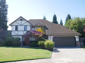 Building Photo - 1704 Summerhill Ct