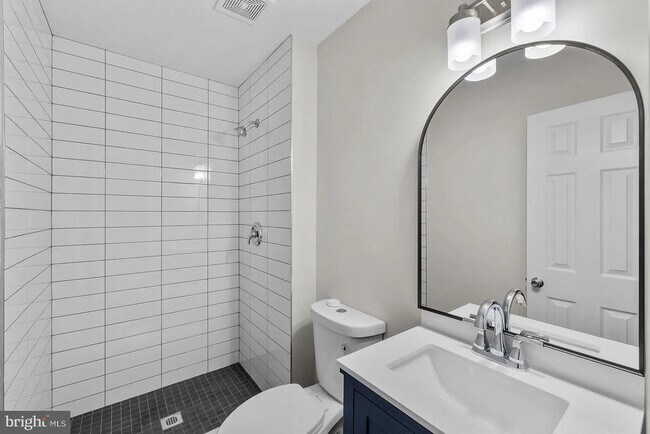 Building Photo - 8529 Englewood Ct