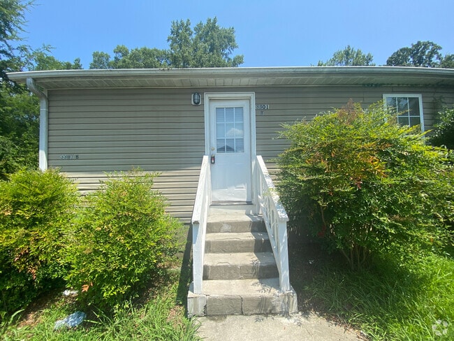 Building Photo - Room in Duplex on Beck St