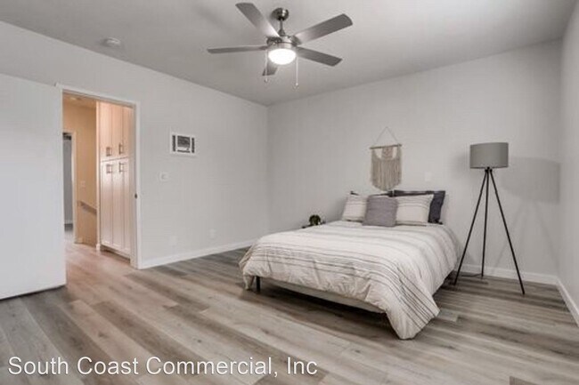 Foto del edificio - 3958-3966 Riviera Dr