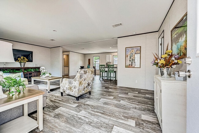 Building Photo - 4075 Lookout Ln