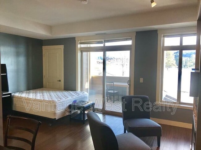 Photo du bâtiment - 3545-3545 Carrington Rd