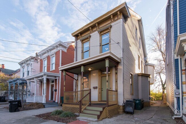 Foto del edificio - NORTHSIDE - Immacualte 3bed 2.5 bath w driveway.