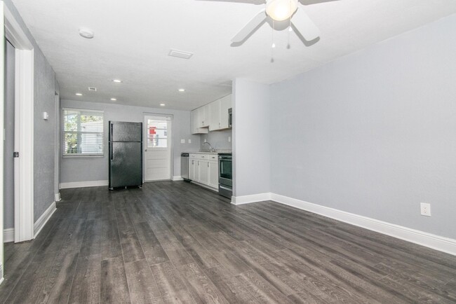 Building Photo - Completely Upgraded 1/1 Walking distance t...