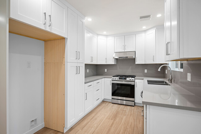 Building Photo - 3031 N Frederic St