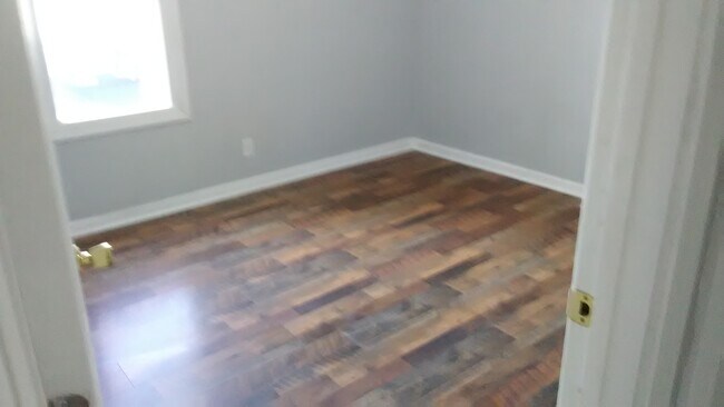 Building Photo - 3045 N Temple Ave