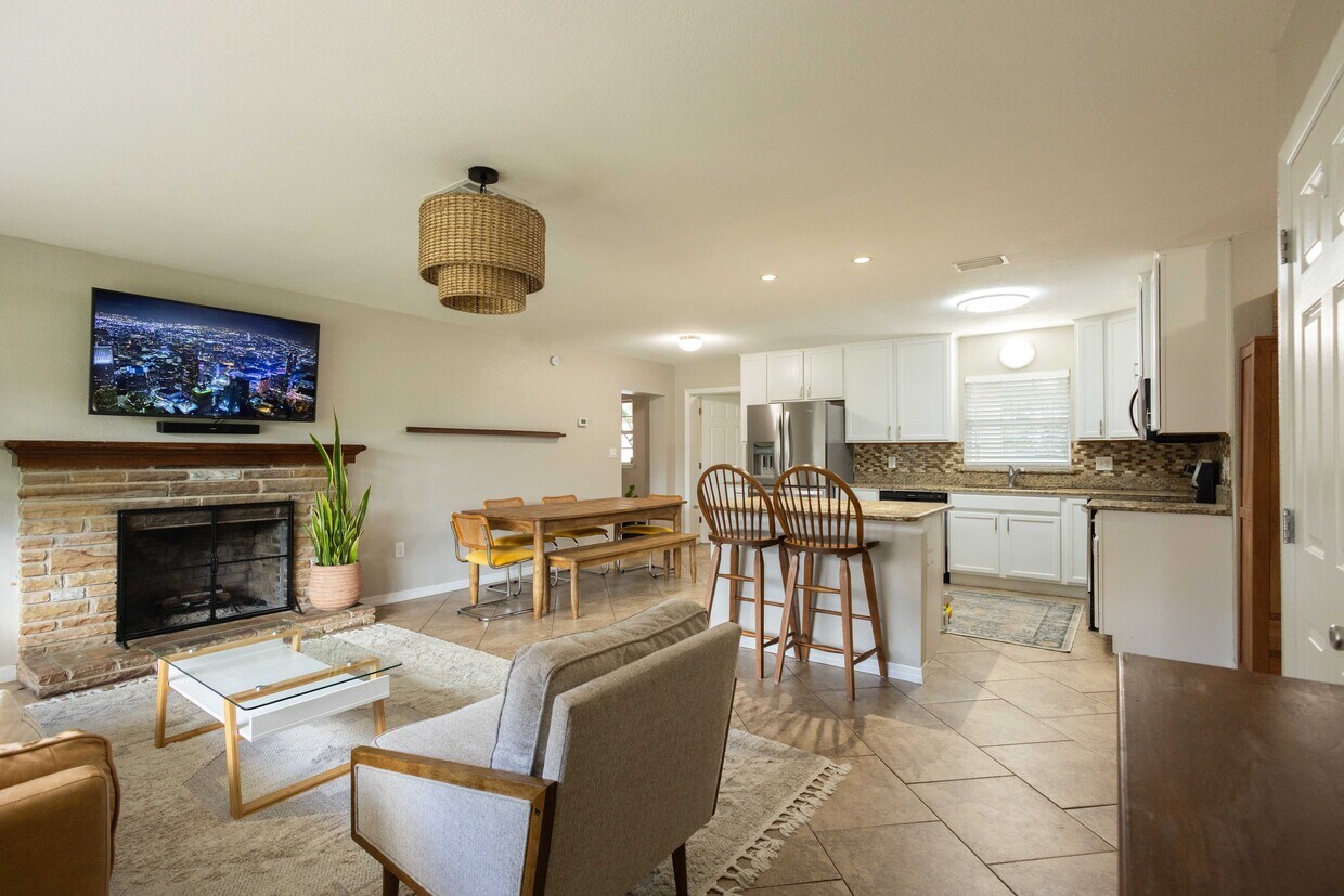 Primary Photo - 650 S Park Ave