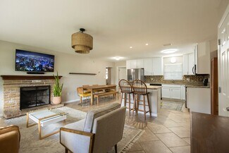 Building Photo - 650 S Park Ave