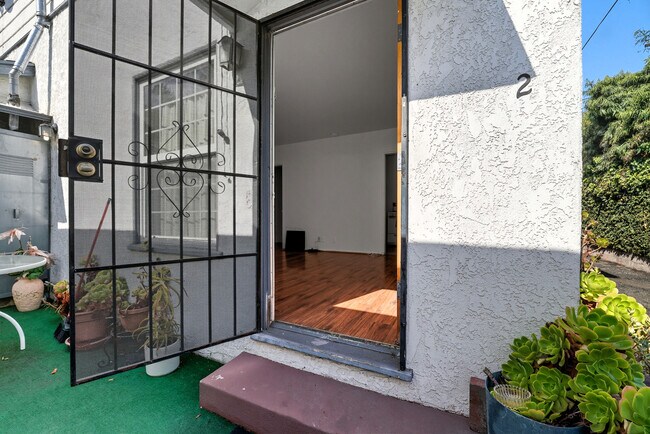 Foto del edificio - 1623 S Sycamore Ave