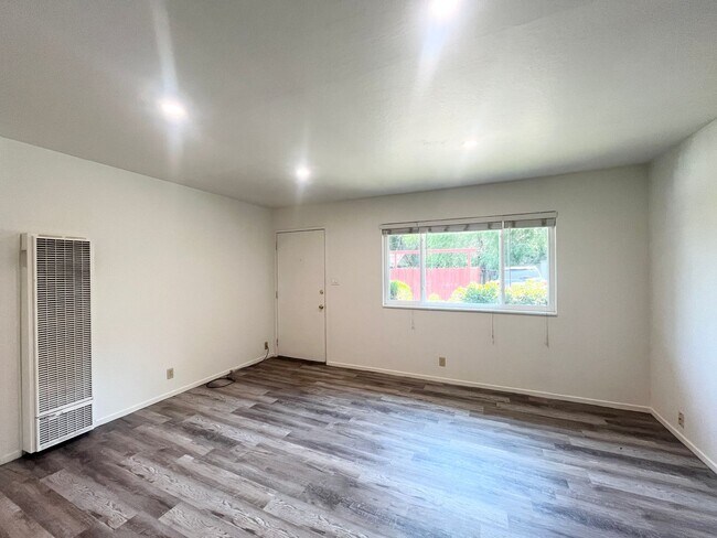 Building Photo - 1751 Parkside Dr
