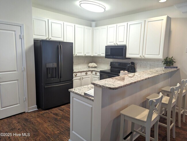 Building Photo - 395 S Crow Creek Dr