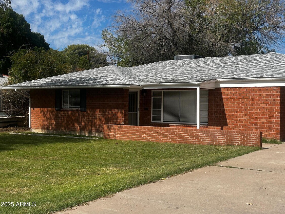 Primary Photo - 4238 E Pinchot Ave