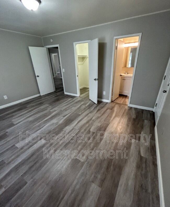 Building Photo - 2918 SW 52nd Pl