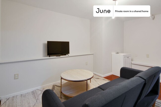 Foto del edificio - Room in Shared 7 bed/2 bath home