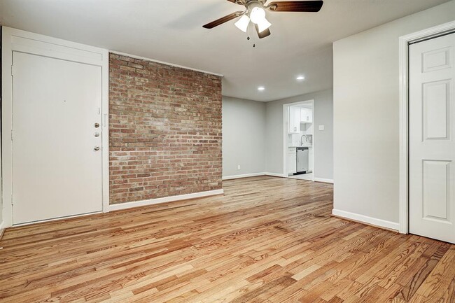 Foto del edificio - 2647 Greenbriar Dr