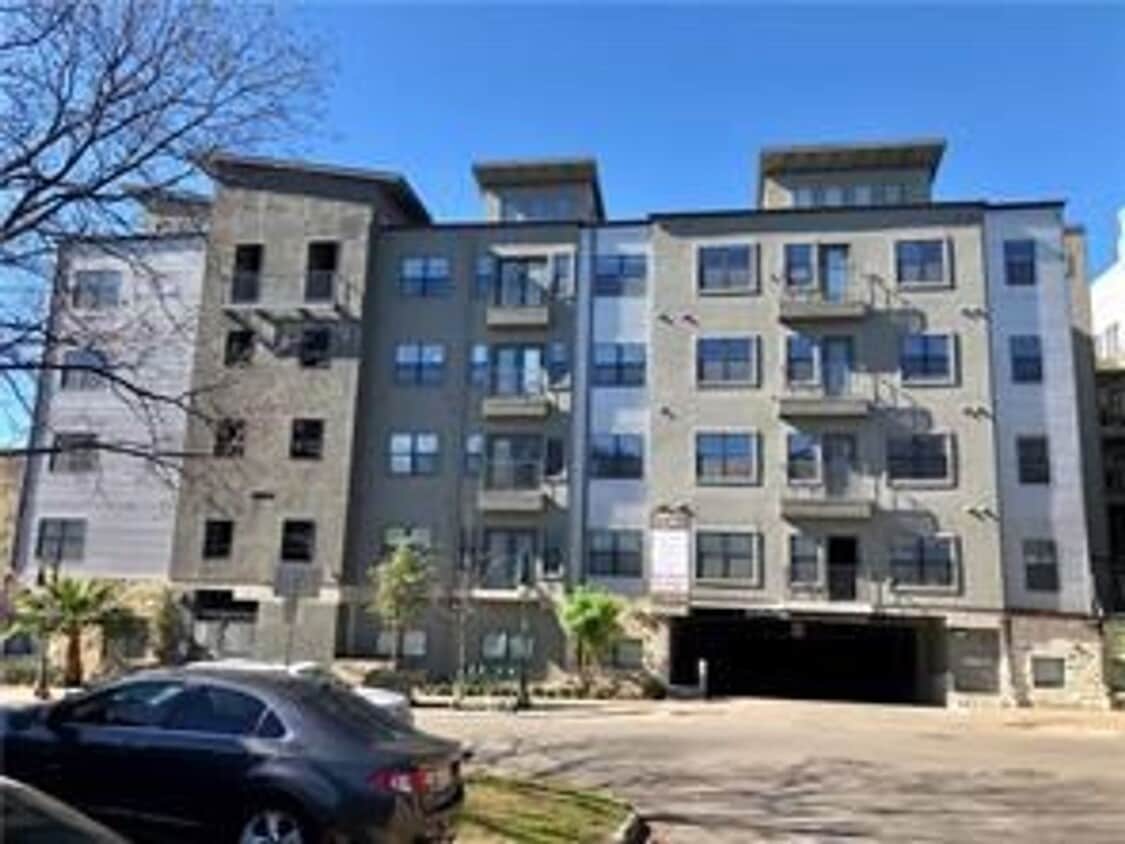 Primary Photo - Gorgeous West campus 1-1 on top floor