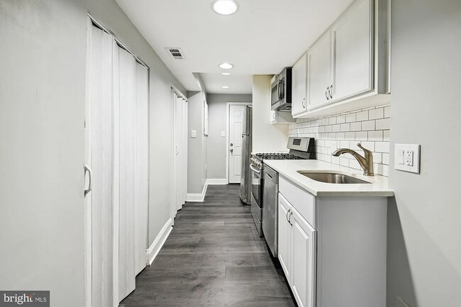 Foto del edificio - 329 S Durham St
