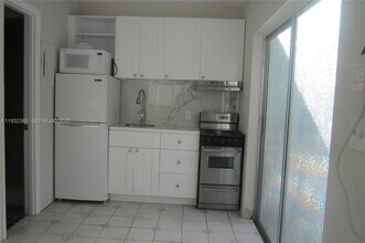 Building Photo - 2019 Fletcher St