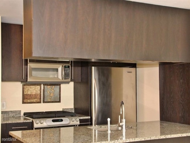 Building Photo - 209 Hudson Park